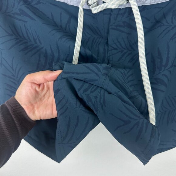 Vuori Women's Sea Bound Board Shorts XL Floating Palm Summer Swim Vacation Trave - Picture 5 of 11